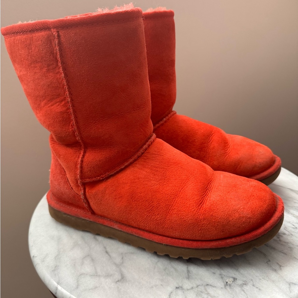 UGG Australia Women’s Classic Short Boots Size 6 Coral Winter Shearling Boots - Picture 3 of 9